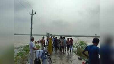 Rising Ganga cuts road link, threatens villages in Buxar
