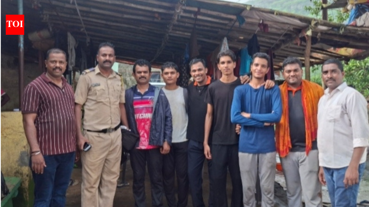 3 youths treckking to Chanderi fort near Panvel miss way, get stranded; rescued by cops