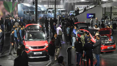Cost pressure: Carmakers see strong sales but lower profits