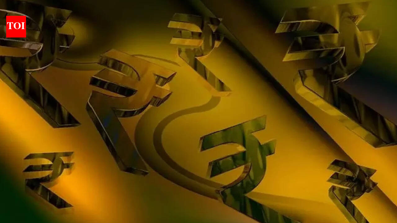 Rupee climbs to 95.64 against US dollar; Iran sanctions, crude prices in focus - The Times of India