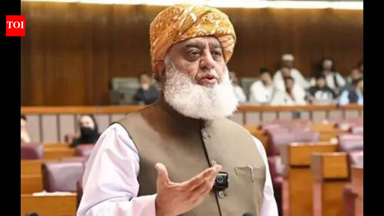?You are powerful, but remember 1971?’ Pakistani politician takes fresh swipe at Army