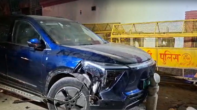 71-year-old woman killed, husband injured after speeding car hits multiple vehicles in South Delhi