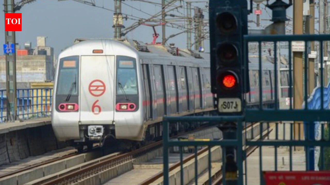 Delhi cop rescues 16-year-old girl from suicide attempt at Hauz Khas Metro station