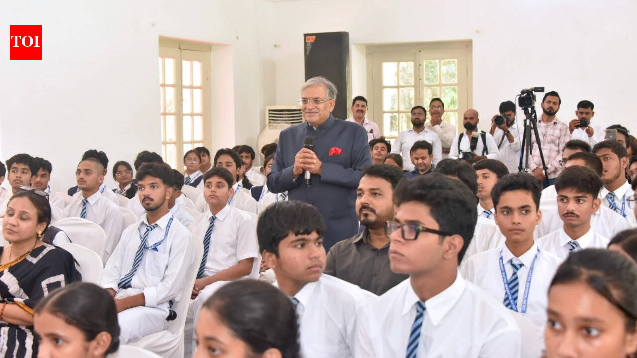 CEC Gyanesh Kumar discusses EVMs, fake news and youth participation with Lucknow students