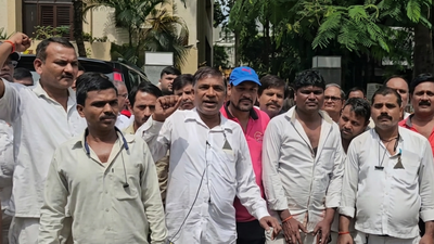 ‘Had we been educated, we’d be in office’: Mumbai auto drivers block road, begin 3-day strike over Marathi rule