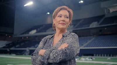 "I’ve sacrificed a lot": Dallas Cowboys Cheerleaders' director Kelli Finglass confronts the possibility of walking away from the America's Sweetheart