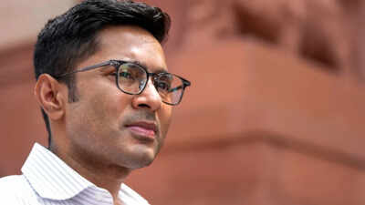 TMC moves SC against delay in disqualification of 20 rebel MPs