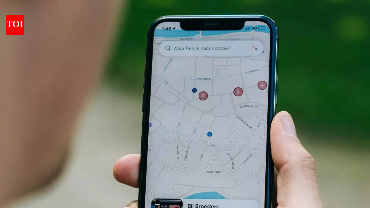 How to Hands-Free Report Road Incidents in Apple Maps