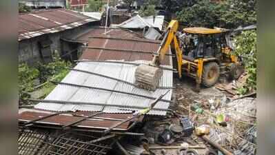 60 houses built on railway land at Bamunimaidan demolished
