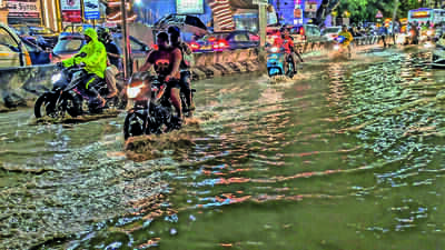 Rain lashes Chennai, leaves streets inundated