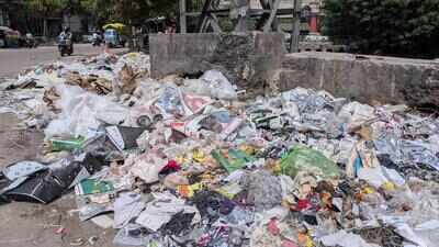 JMC, RIICO blame game leaves Sudarshanpura road buried in garbage