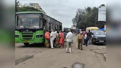 Haphazard removal of BRT corridor risks commute on Vishrantwadi road