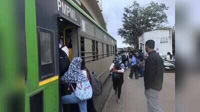 Overcrowded PMPML buses pose major safety risks to commuters amid almost stagnant fleet