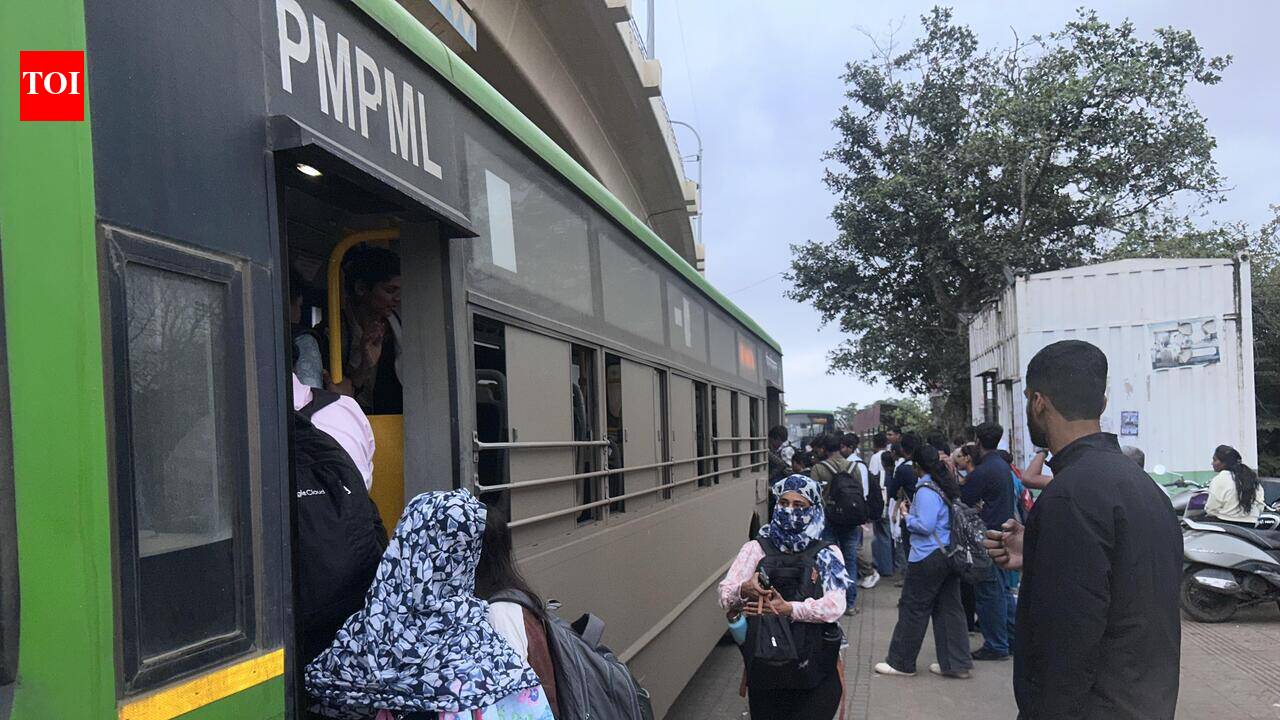 Overcrowded PMPML buses pose major safety risks to commuters amid almost stagnant fleet