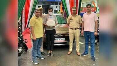 Man posing as Delhi Police sub-inspector held