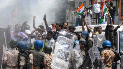 BPSC exam row: Chaotic scenes unfold in Patna as cops & students face-off; all you need to know