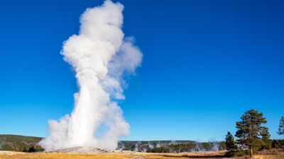 Scientists planted 133 portable seismometers around Yellowstone’s Old Faithful for two weeks; tiny ground vibrations revealed an underground hot-water reservoir holding about 79 million gallons