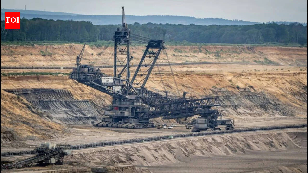 Czechia turns former coal mine into a 309-hectare lake
