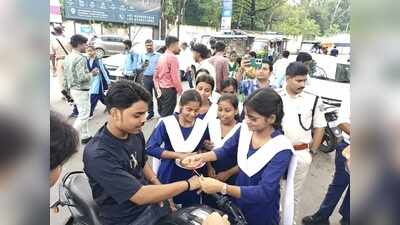 Dhanbad schoolgirls tie rakhis to motorists, promote road safety
