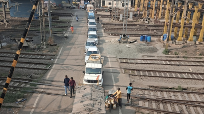 Road traffic chokes Diva crossing in Mumbai, holds up trains for over 36 minutes