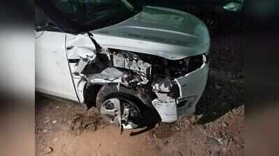One dead, 5 injured as car rams into 2 bikes in Ghatkesar