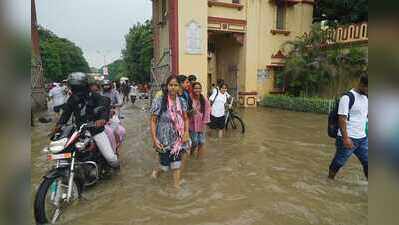 Red alert as heavy rain lashes Varanasi; schools for classes 1-8 shut