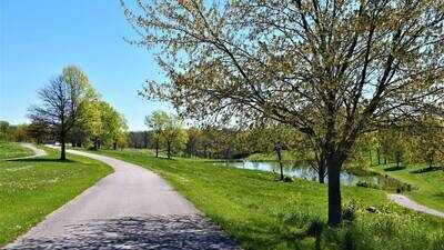 A Kentucky county closed a 225-acre golf course after it averaged only 9,000 to 10,000 rounds a year; the site is now becoming one of the county’s largest new public parks, with 70% preserved as greenspace