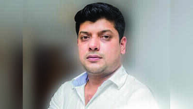 Patkar bypasses Cong to seek Vijai’s help on teachers’ salary issue