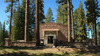 In 1929, Benjamin and Estella Loomis gave Lassen Volcanic National Park 40 acres, a museum and a seismograph building; they kept only a tiny lifetime lease, while their museum became the first privately built one donated to a US national park