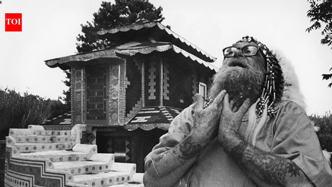 In 1957, Georgia artist Eddie Owens Martin began transforming his inherited farmhouse and seven acres