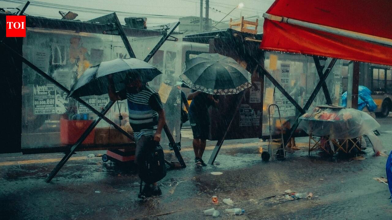 Heavy rain, thunderstorms and flash-flood risk: IMD issues fresh weather forecast for these Indian states; what travellers need to know | - The Times of India