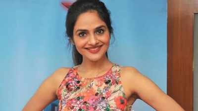 Madhoo mourns the death of 'Phool Aur Kaante' director Kuku Kohli; says one phone call made her an overnight star: 'I met him recently, he was hale and hearty'