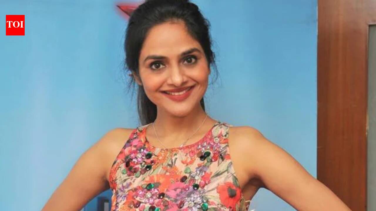 Madhoo mourns the death of 'Phool Aur Kaante' director Kuku Kohl