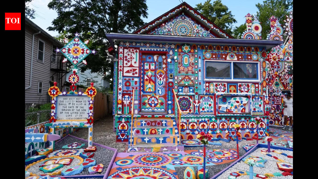 Carpenter turned his Niagara Falls home into a colourful religious art landmark