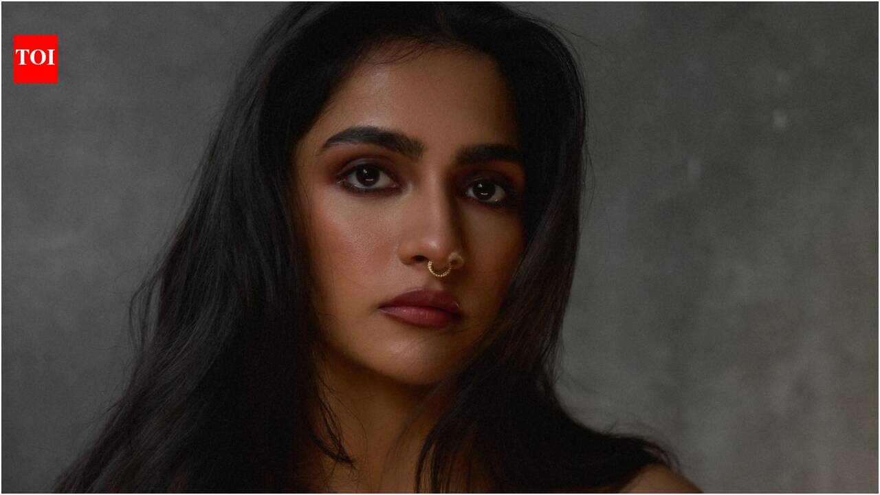 Rukmini slammed for intimate bed scene in Yash's Toxic