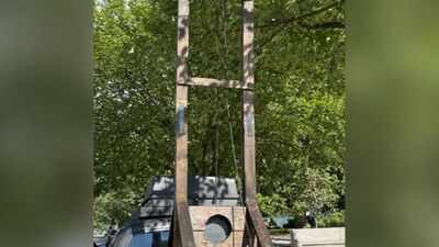 California man arrested with guillotine in pickup truck near US Capitol building