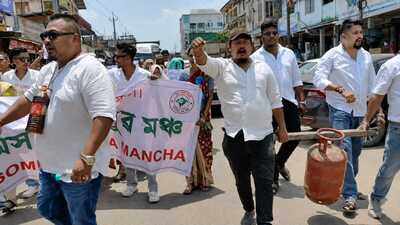 ‘A mother struggles to afford a litre of oil’: Stir in Amguri over rising prices of LPG, cooking oil