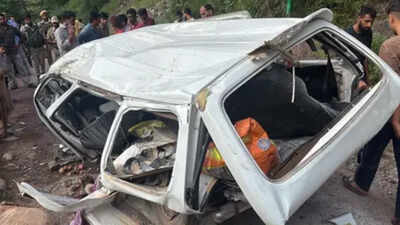 6 dead, 3 hurt as vehicle falls into gorge in J&K’s Poonch