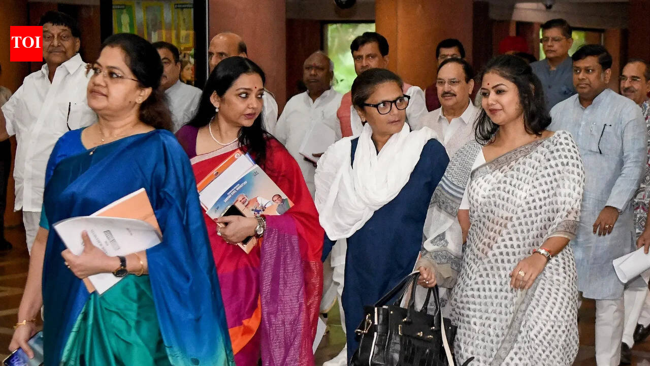 Lok Sabha Secretariat issues notices to 20 rebel TMC MPs
