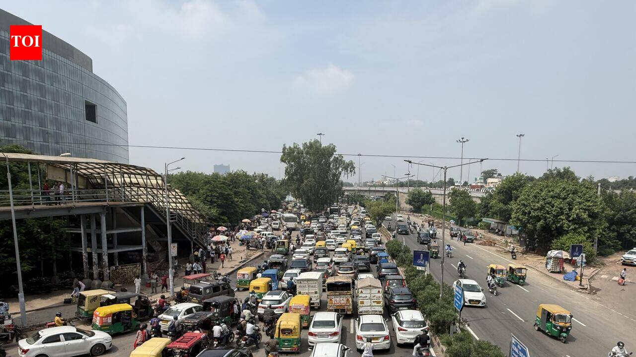 Deep impact: IFFCO Chowk sinkhole derails traffic on MG Road, eway