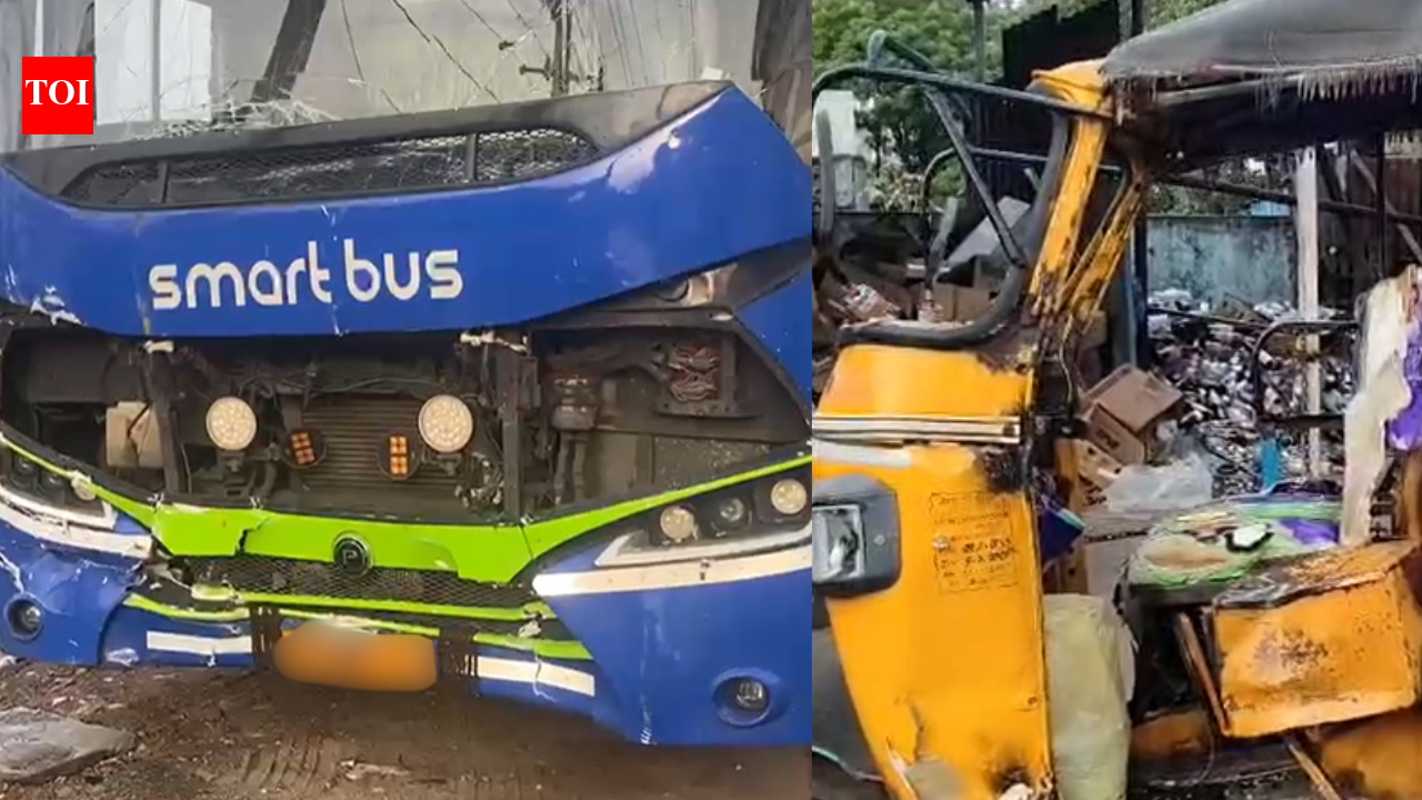 7 killed, 8 injured after bus crashes into auto in Andhra Pradesh's Palnadu