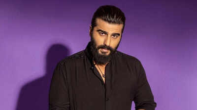 Arjun Kapoor BREAKS DOWN while speaking about late mother Mona at Anshula Kapoor’s wedding as sister hugs him on stage - Watch video