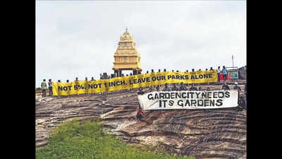 Citizens form human chain at Lalbagh against 5% parkland law