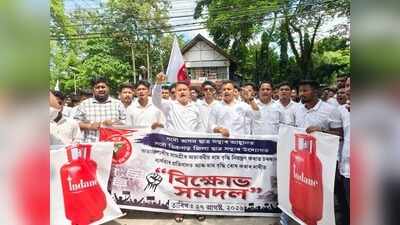 Aasu protests in Dibrugarh over soaring prices of essential commodities
