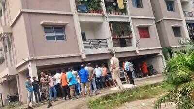 20-year-old woman dies after falling from apartment in Adityapur