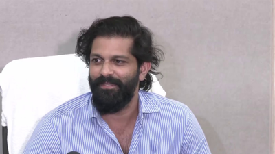 'If they speak Hindi, we'll beat them up': MNS warns auto drivers, takes shot at CM Fadnavis