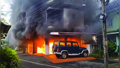Fire guts three vehicles at Navelim