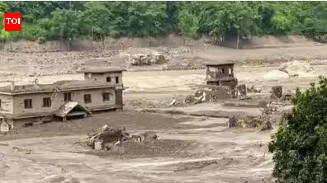 At least 114 tourists from Maharashtra stranded in Nepal floods, 66 not traced yet