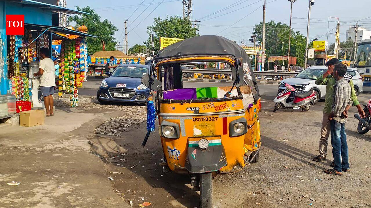 Trip to birthday party ends in tragedy; 7 killed as private bus rams overcrowded auto-rickshaw near Palnadu in Andhra Pradesh