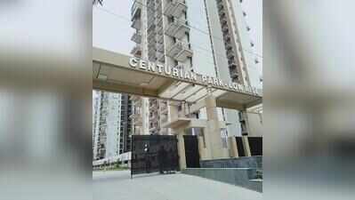 Woman thrashes, abuses guard for stopping delivery agent at condo gate